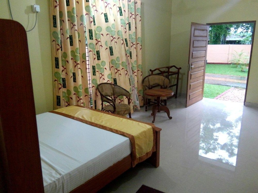 Nirmala Hotel And Restaurant Polonnaruwa Exteriör bild