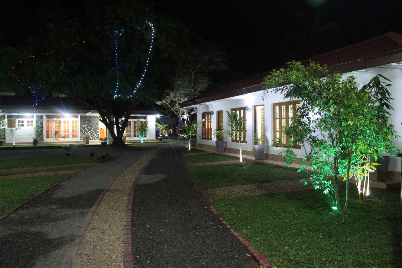 Nirmala Hotel And Restaurant Polonnaruwa Exteriör bild